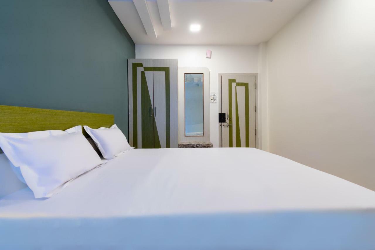 Spot On 42793 Hotel Gurukrupa Ширди Екстериор снимка