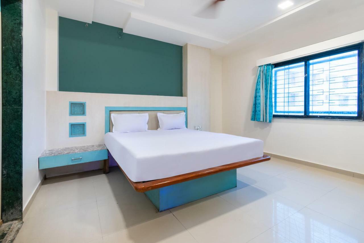 Spot On 42793 Hotel Gurukrupa Ширди Екстериор снимка