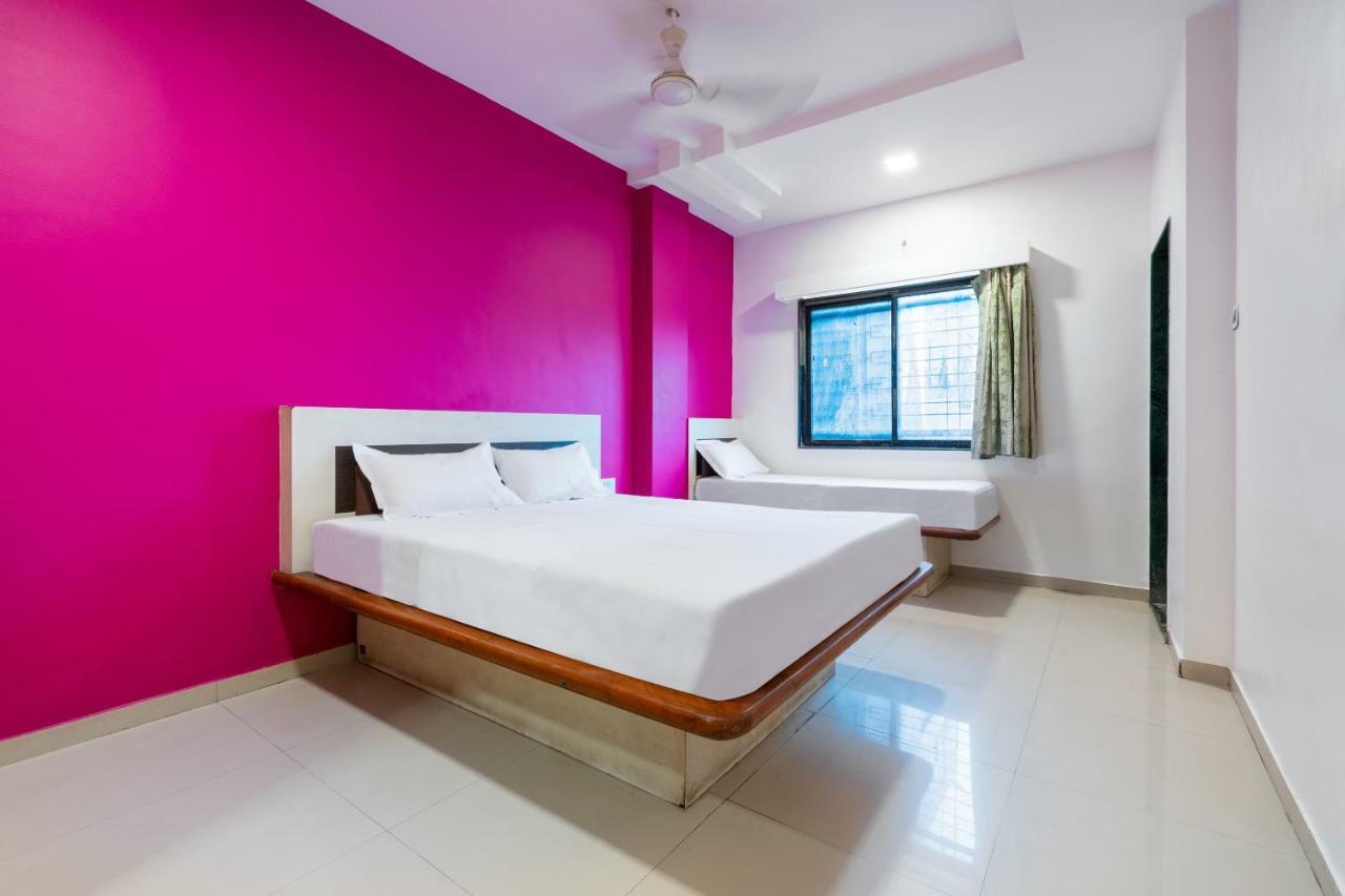 Spot On 42793 Hotel Gurukrupa Ширди Екстериор снимка