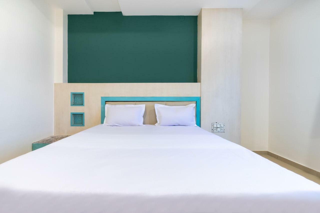 Spot On 42793 Hotel Gurukrupa Ширди Екстериор снимка