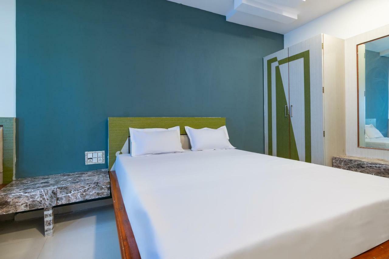 Spot On 42793 Hotel Gurukrupa Ширди Екстериор снимка